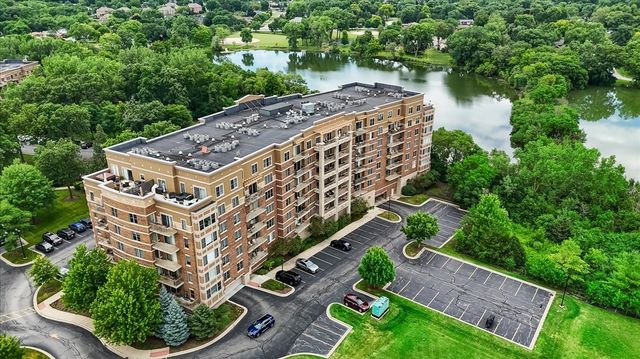 125 Lakeview Drive 403, Bloomingdale, IL 60108