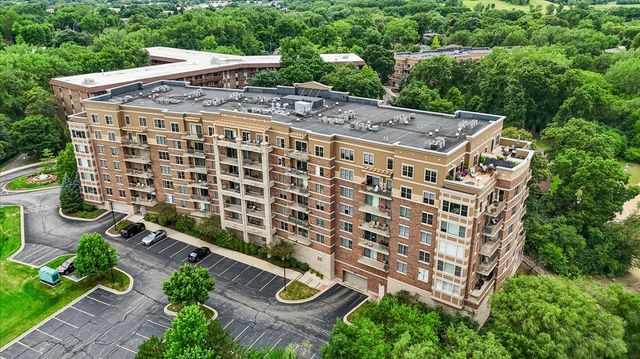 125 Lakeview Drive 403, Bloomingdale, IL 60108