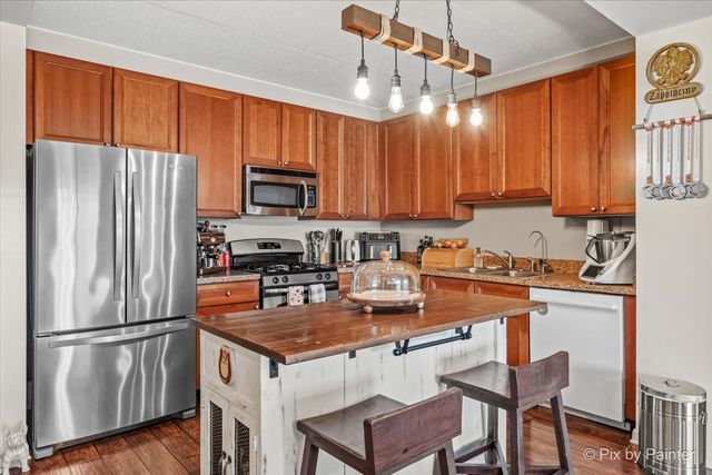 125 Lakeview Drive 403, Bloomingdale, IL 60108