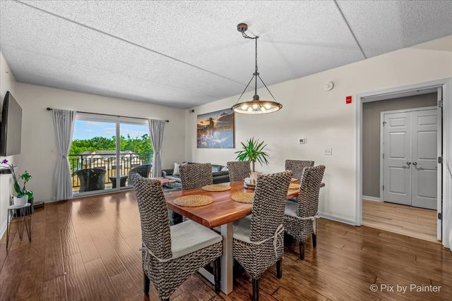 125 Lakeview Drive 403, Bloomingdale, IL 60108