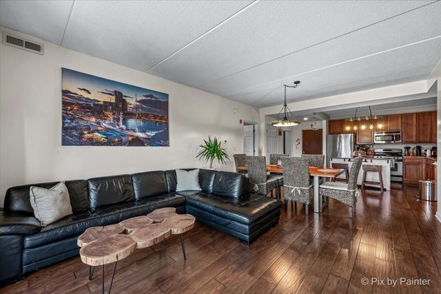 125 Lakeview Drive 403, Bloomingdale, IL 60108