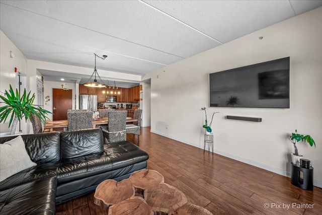 125 Lakeview Drive 403, Bloomingdale, IL 60108