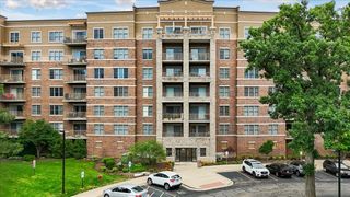125 Lakeview Drive 403, Bloomingdale, IL 60108