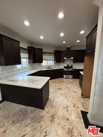 2600 W Picadilly Way, Anaheim, CA 92801