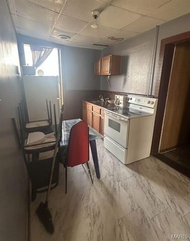 1348 Madison Avenue, Madison, IL 62060