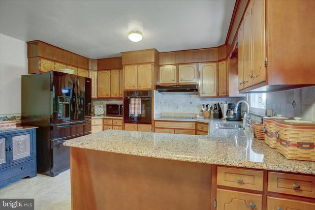 1009 WILLOWBROOK DR, Chambersburg, PA 17202