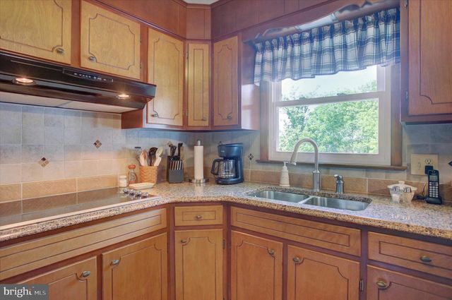 1009 WILLOWBROOK DR, Chambersburg, PA 17202