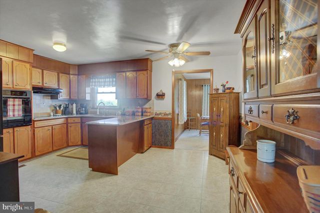 1009 WILLOWBROOK DR, Chambersburg, PA 17202