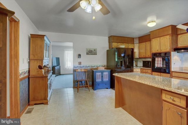1009 WILLOWBROOK DR, Chambersburg, PA 17202