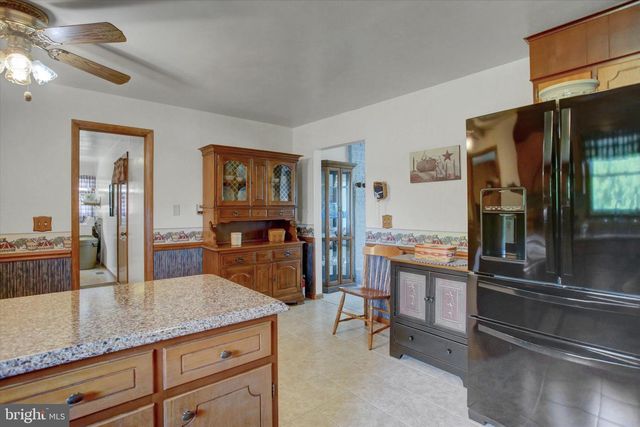 1009 WILLOWBROOK DR, Chambersburg, PA 17202
