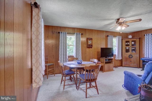 1009 WILLOWBROOK DR, Chambersburg, PA 17202
