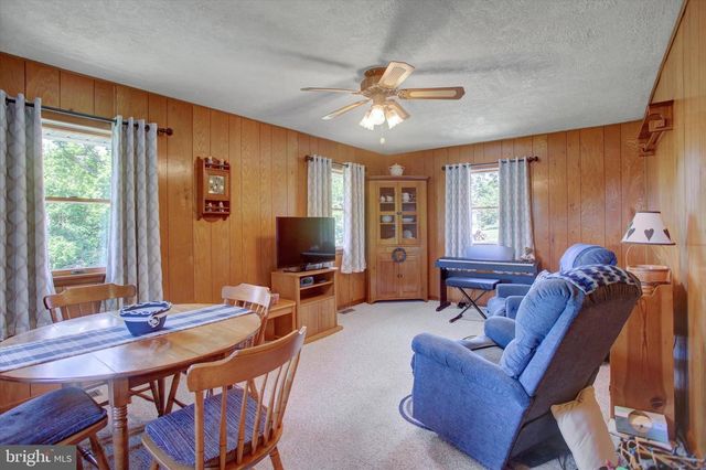 1009 WILLOWBROOK DR, Chambersburg, PA 17202