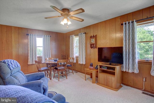 1009 WILLOWBROOK DR, Chambersburg, PA 17202