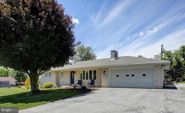 1009 WILLOWBROOK DR, Chambersburg, PA 17202