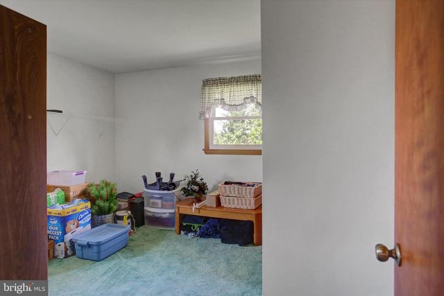 1009 WILLOWBROOK DR, Chambersburg, PA 17202