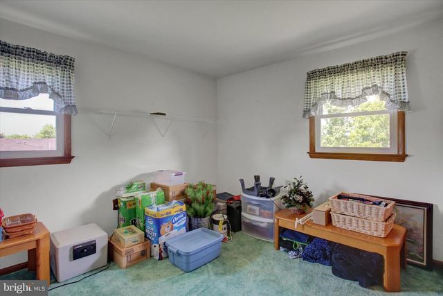 1009 WILLOWBROOK DR, Chambersburg, PA 17202