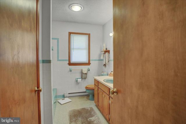 1009 WILLOWBROOK DR, Chambersburg, PA 17202
