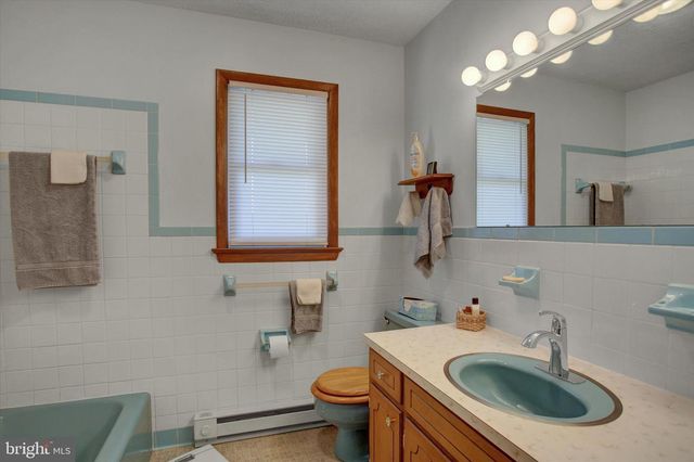 1009 WILLOWBROOK DR, Chambersburg, PA 17202