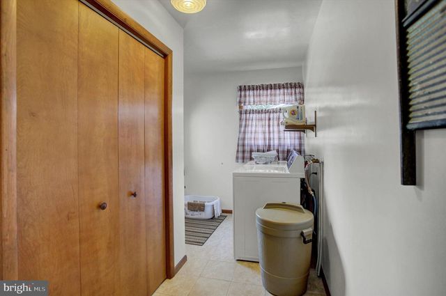 1009 WILLOWBROOK DR, Chambersburg, PA 17202