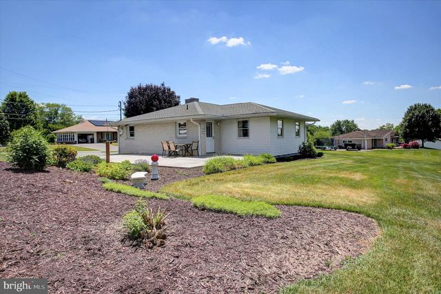 1009 WILLOWBROOK DR, Chambersburg, PA 17202