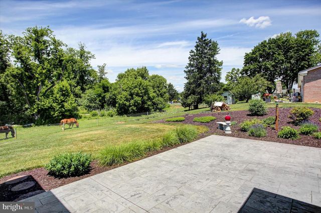 1009 WILLOWBROOK DR, Chambersburg, PA 17202