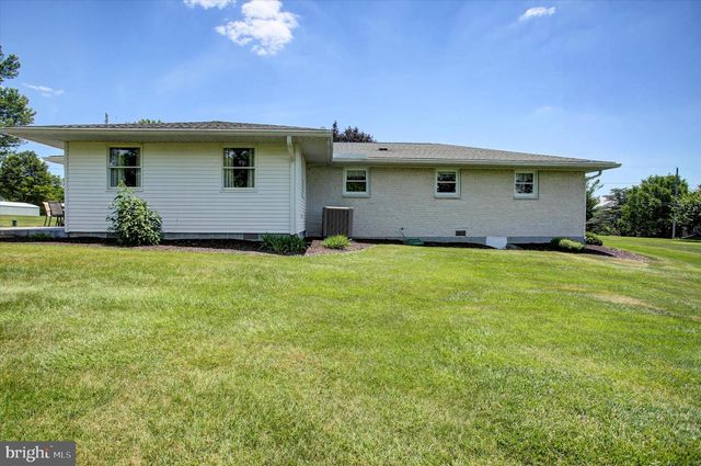 1009 WILLOWBROOK DR, Chambersburg, PA 17202