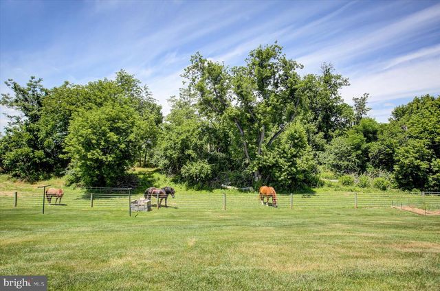 1009 WILLOWBROOK DR, Chambersburg, PA 17202