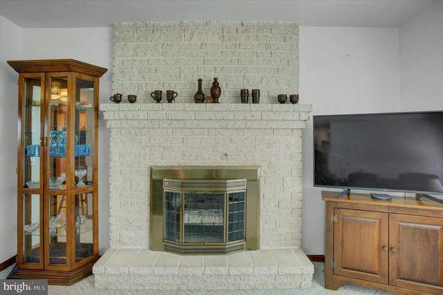1009 WILLOWBROOK DR, Chambersburg, PA 17202