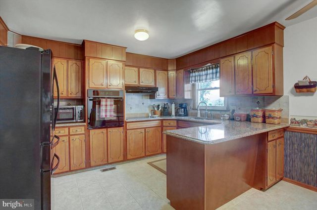 1009 WILLOWBROOK DR, Chambersburg, PA 17202