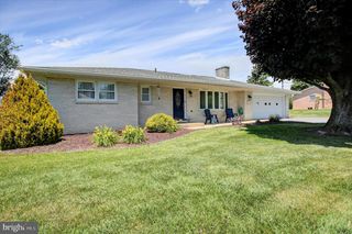 1009 WILLOWBROOK DR, Chambersburg, PA 17202