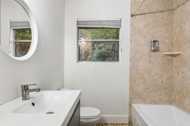 122 Havana ST, Austin, TX 78704