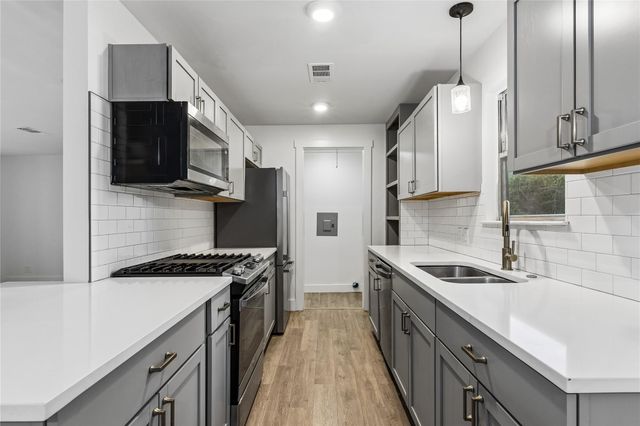 122 Havana ST, Austin, TX 78704