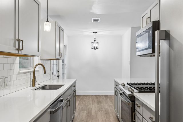 122 Havana ST, Austin, TX 78704