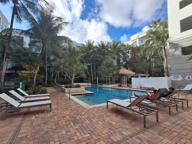 6001 SW 70th St 542, South Miami, FL 33143