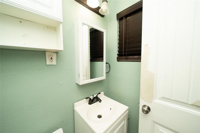 913 Russell Road, Everman, TX 76140