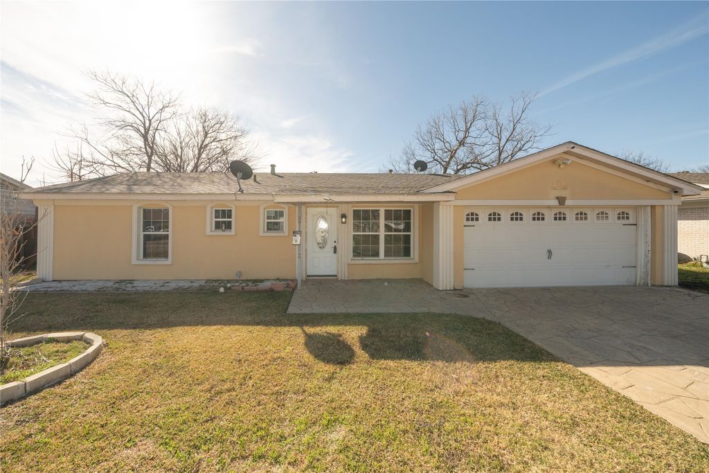 913 Russell Road, Everman, TX 76140