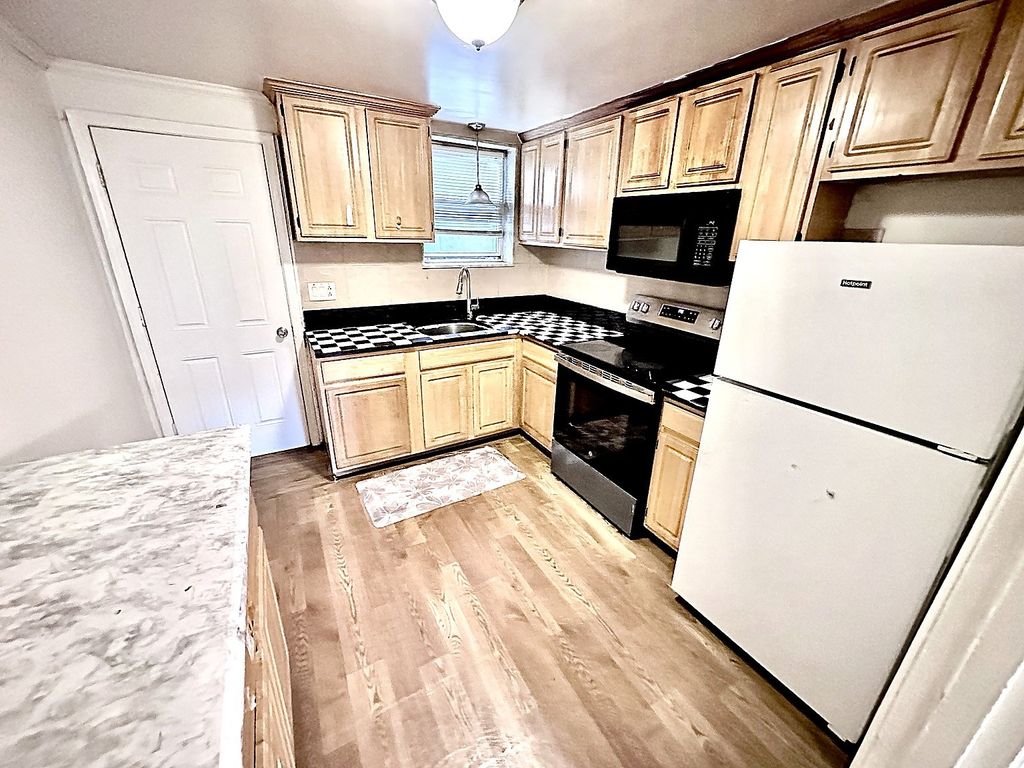 623 Cummins Hwy B, Boston, MA 02136