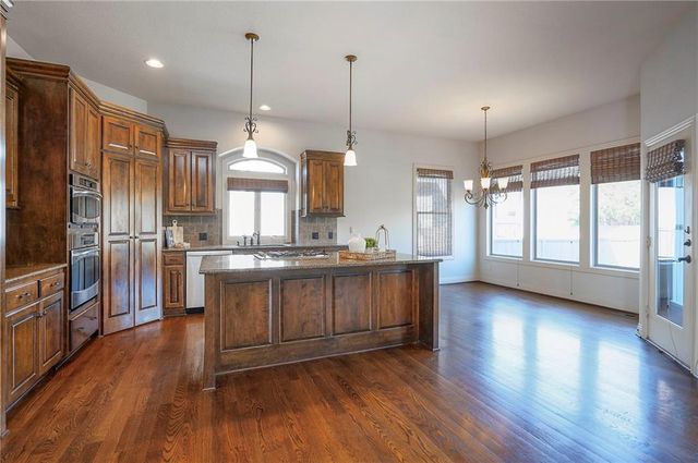 14666 S Bond Street, Olathe, KS 66062