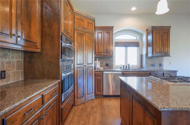 14666 S Bond Street, Olathe, KS 66062