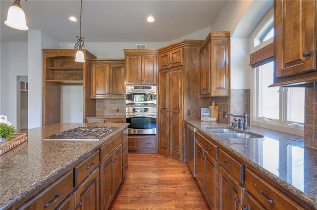 14666 S Bond Street, Olathe, KS 66062