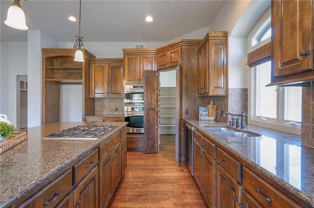 14666 S Bond Street, Olathe, KS 66062