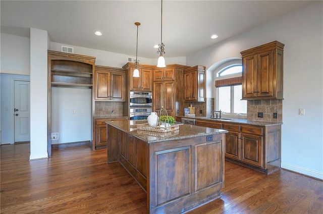 14666 S Bond Street, Olathe, KS 66062