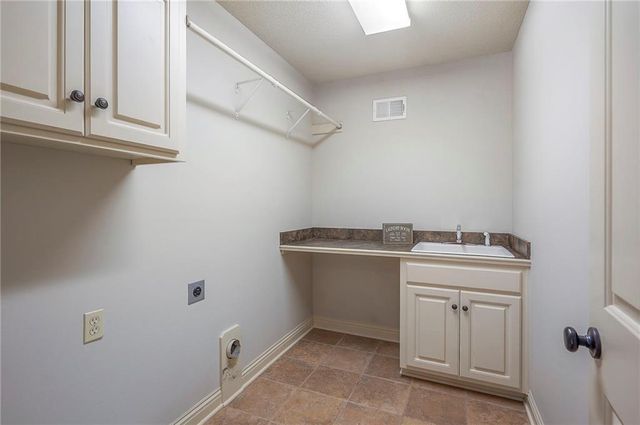 14666 S Bond Street, Olathe, KS 66062