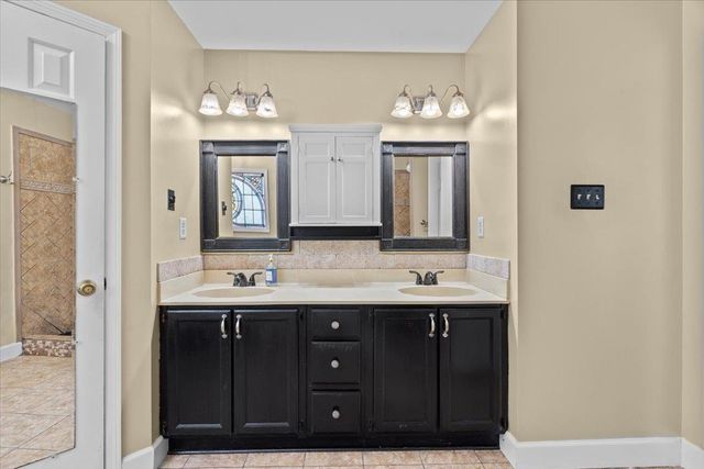 2442 NETHERHALL CV, Germantown, TN 38139