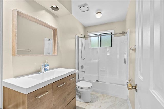 2442 NETHERHALL CV, Germantown, TN 38139