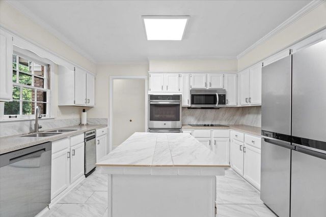 2442 NETHERHALL CV, Germantown, TN 38139