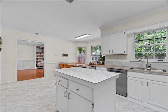 2442 NETHERHALL CV, Germantown, TN 38139