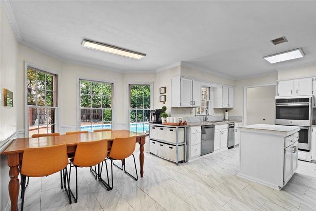 2442 NETHERHALL CV, Germantown, TN 38139