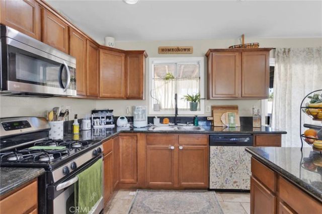 16654 Pawnee, Apple Valley, CA 92307