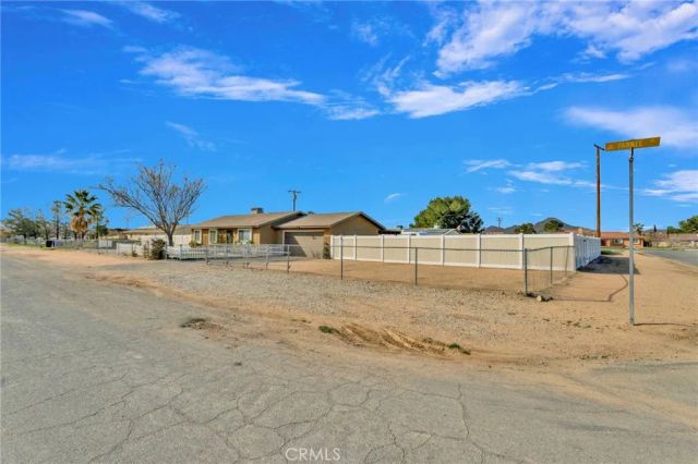 16654 Pawnee, Apple Valley, CA 92307